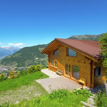 In Les 4 Vallees Ski-in Ski-out شاليه لا تزوماز