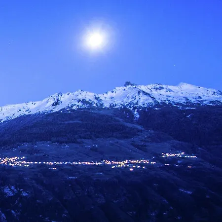 In Les 4 Vallees Ski-in Ski-out شاليه